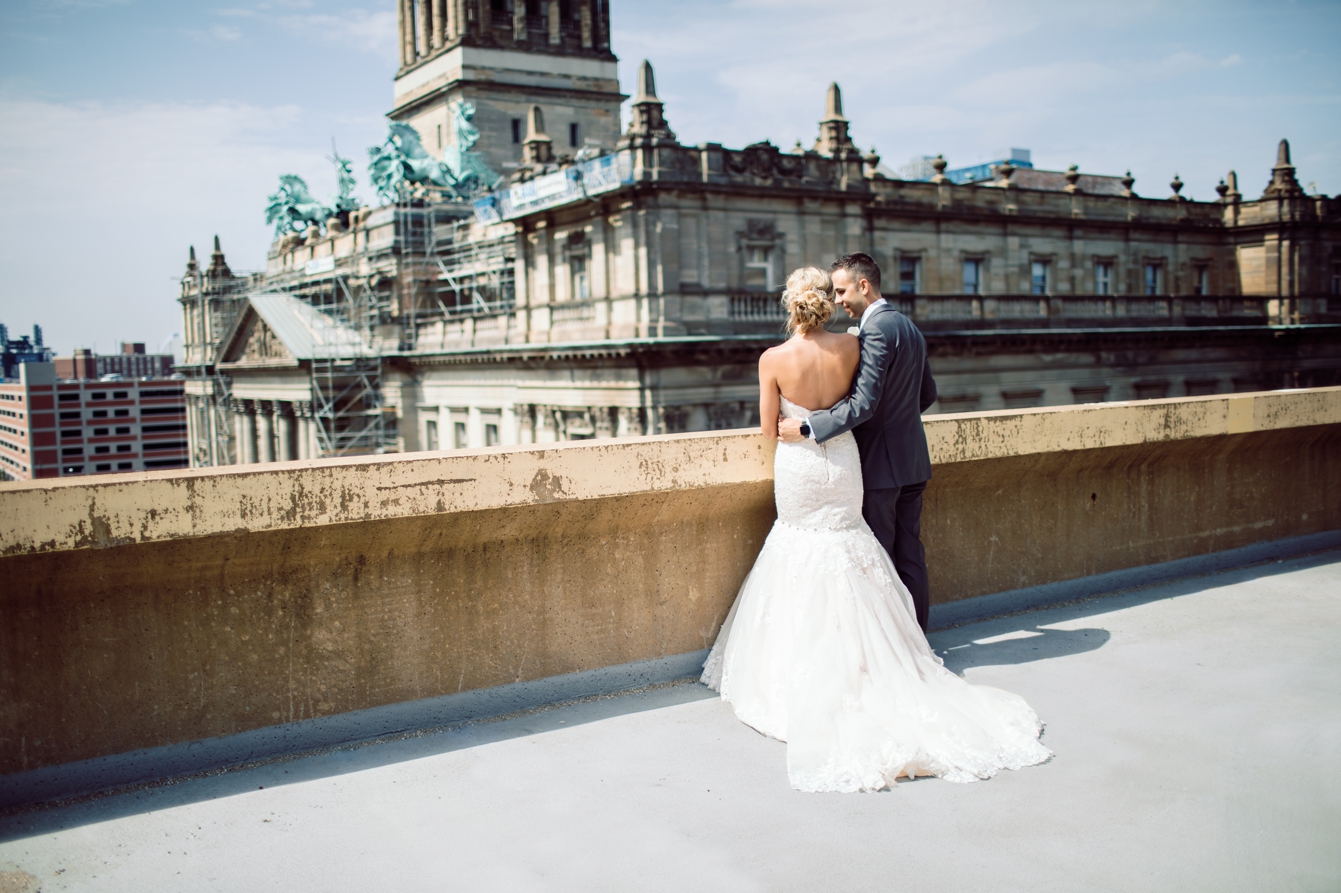 Bride and Groom overlooking the Federal Building in Detroit Michigan