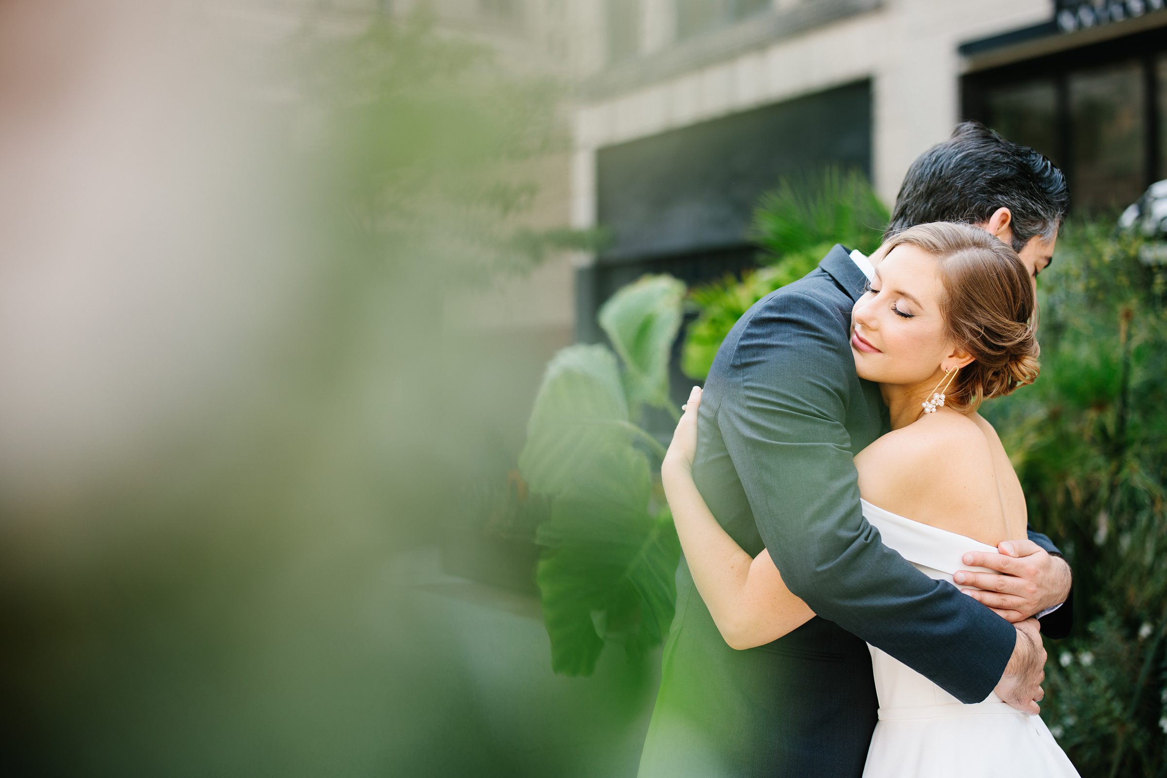 Bride and groom close their eyes while hugging during their first look by Detroit Wedding Photographer Michele Maloney 